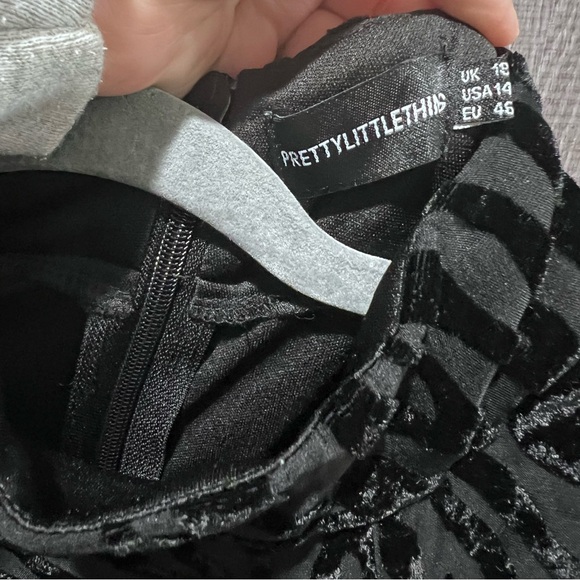 Pretty Little Thing Women's Plus Black Zebra Devore High Neck Draped Midi Dress - Picture 4 of 5